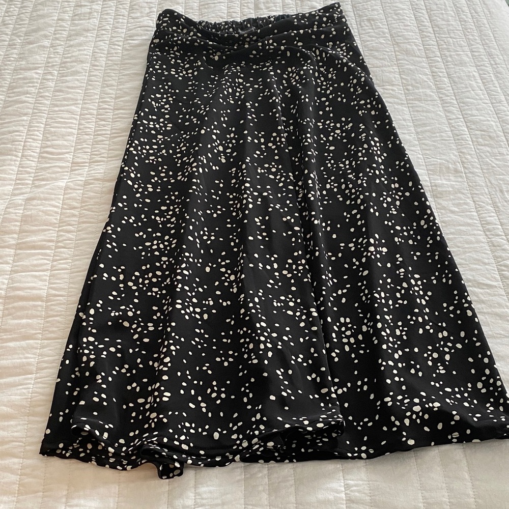 Chic Black and White Patterned A-Line Skirt